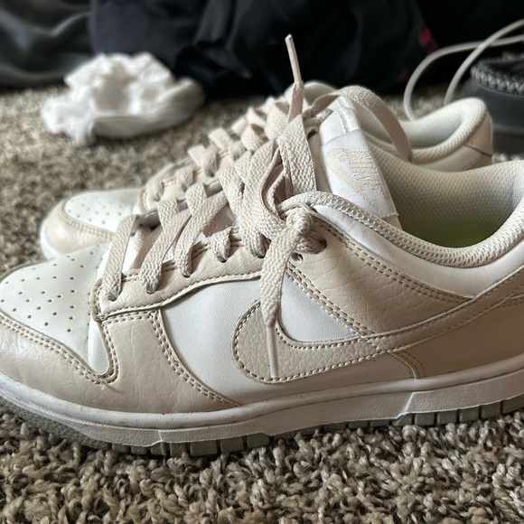 Women’s 6.5 cream and white dunks - Picture 2 of 2